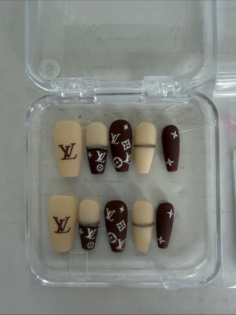 Custom Handmade
Reusable LV Designer
Press On Nails